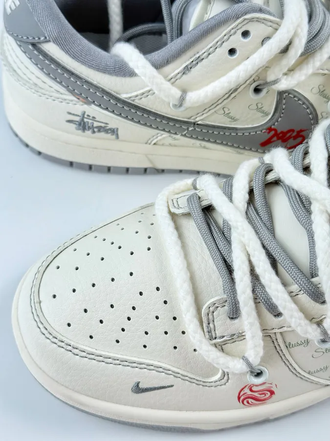 Nike SB Dunk Low x Stussy White Grey Hook Strap