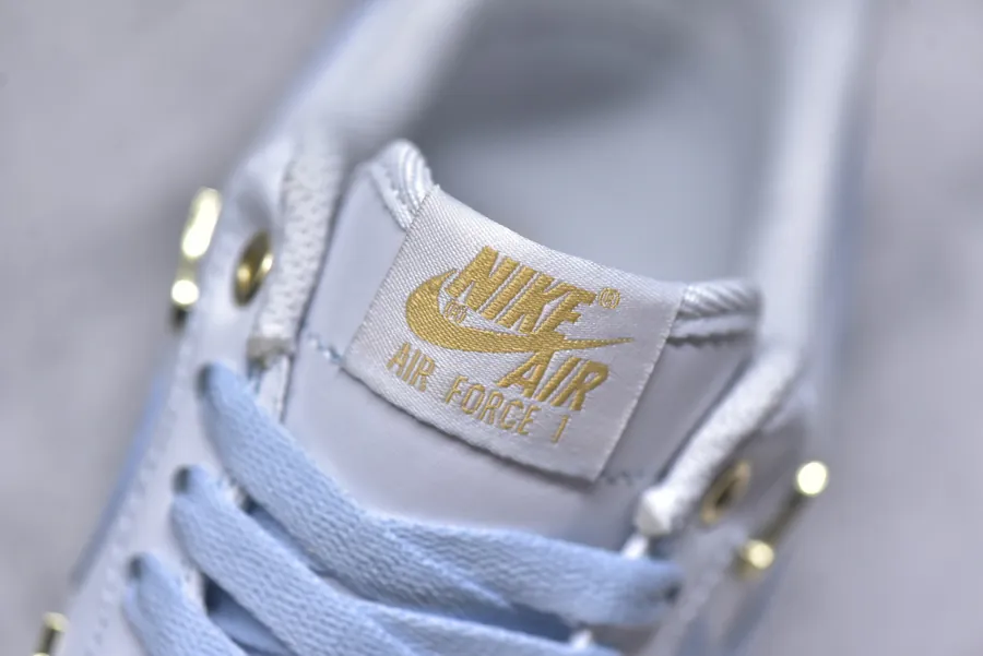NK Air Force 1'07 Low Classic Sneaker with Retro and Modern Design