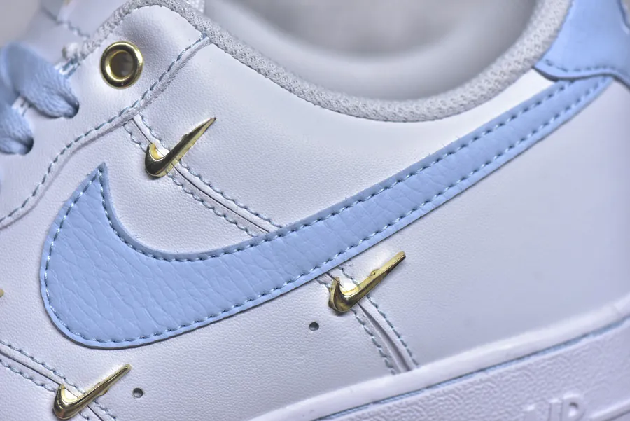 NK Air Force 1'07 Low Classic Sneaker with Retro and Modern Design