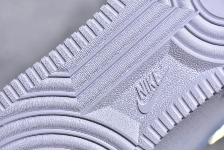 NK Air Force 1'07 Low Classic Sneaker with Retro and Modern Design