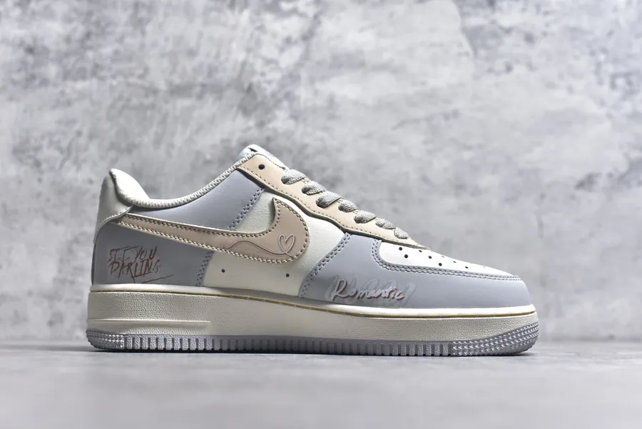NK Air Force 1'07 Low Classic Sneaker with Retro Modern Design