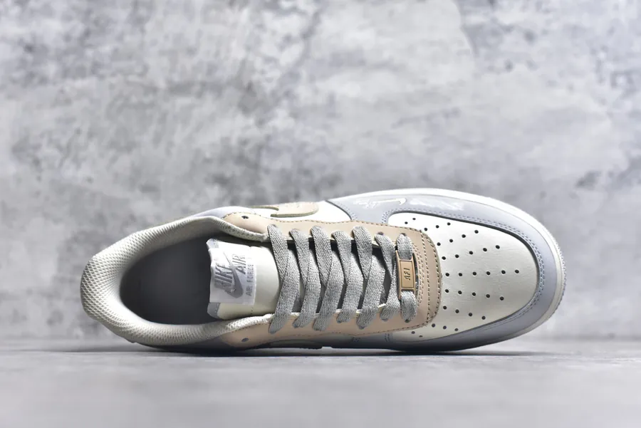 NK Air Force 1'07 Low Classic Sneaker with Retro Modern Design