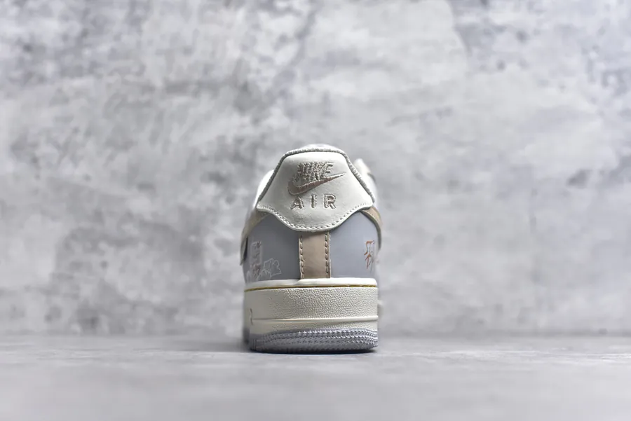 NK Air Force 1'07 Low Classic Sneaker with Retro Modern Design
