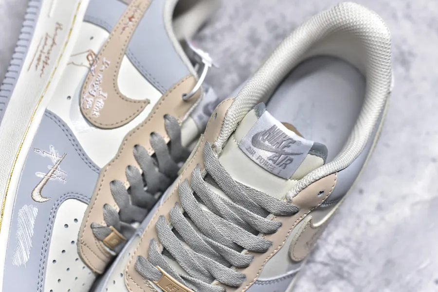 NK Air Force 1'07 Low Classic Sneaker with Retro Modern Design