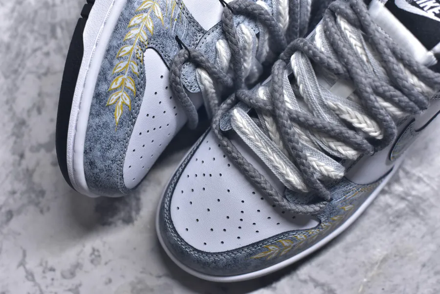 Nike SB Dunk Low in Wheat Grey with Straps Low Top Casual Sneakers