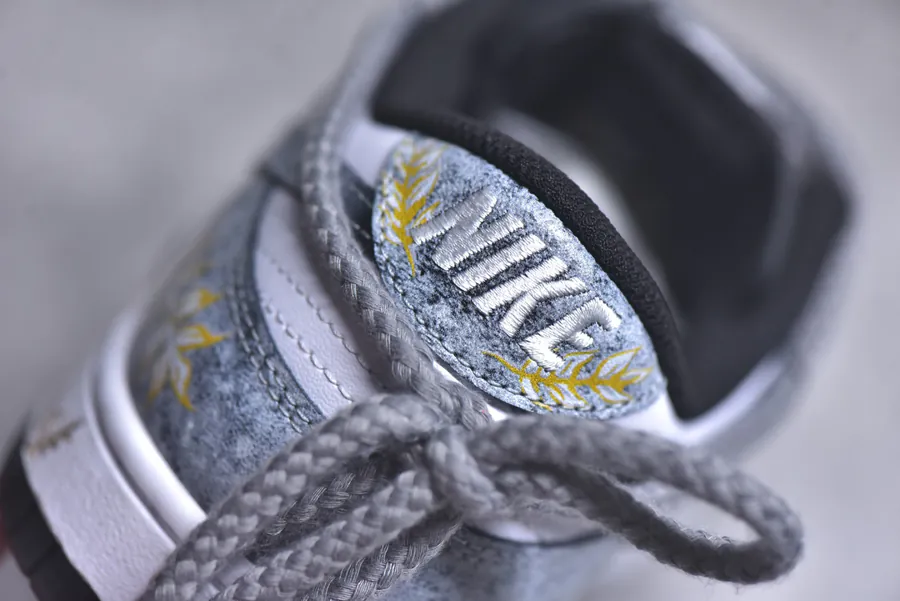 Nike SB Dunk Low in Wheat Gray with Laces Low Top Casual Sneakers