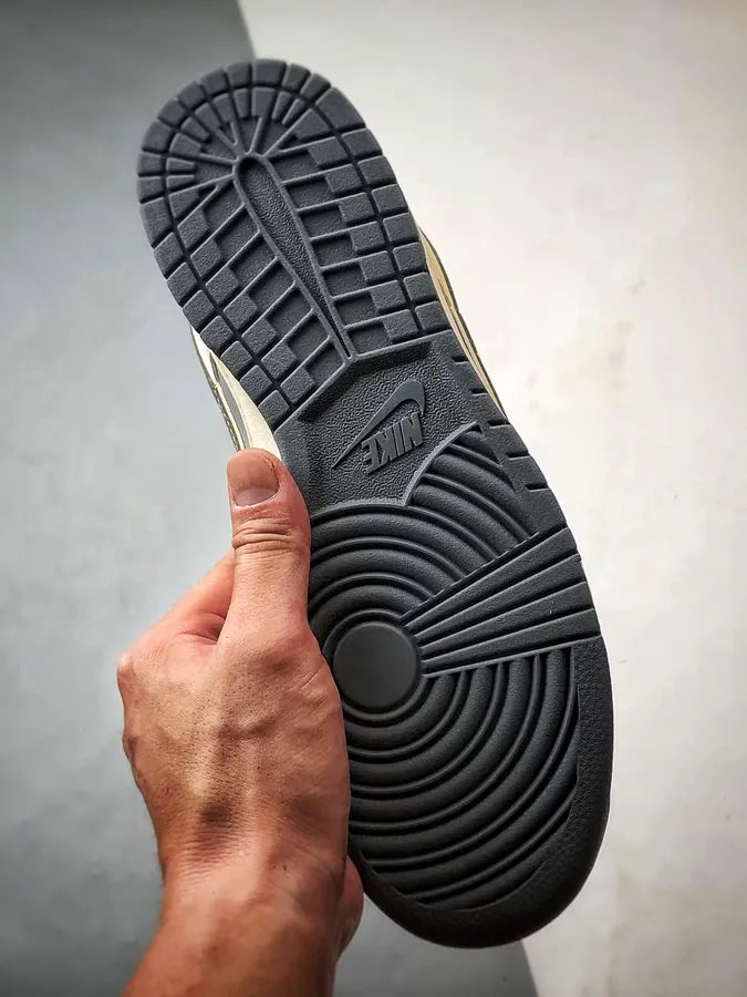 NK Dunk Low Retro DIY High End Custom