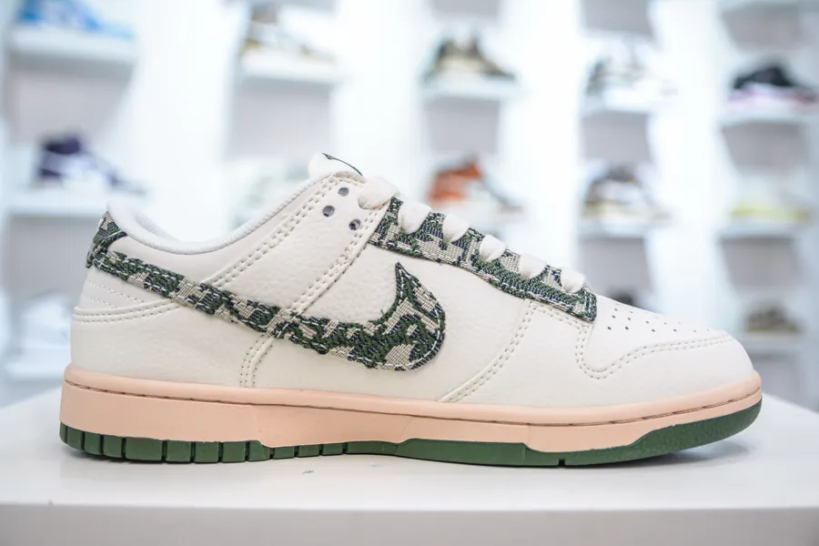SB Dunk Low x 联名 White Green Camouflage