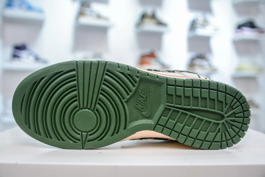 SB Dunk Low x 联名 White Green Camouflage