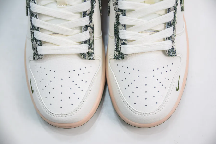 SB Dunk Low x 联名 White Green Camouflage