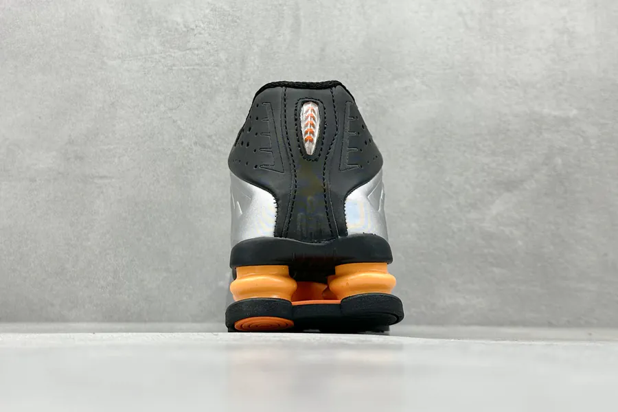 Nike Shox R4 High Tech Air Spring Running Shoes