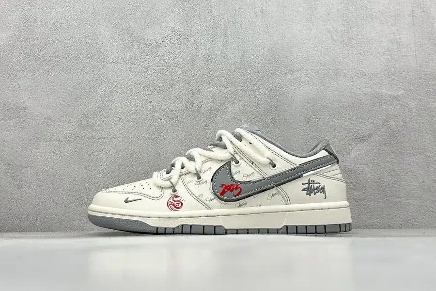 Nike SB Dunk Low x Stussy Mini Hook Strap