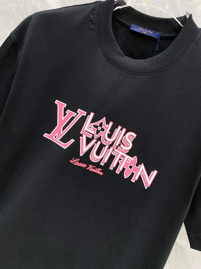 LV 25SS Round Neck T Shirt Classic Color, Modern Style
