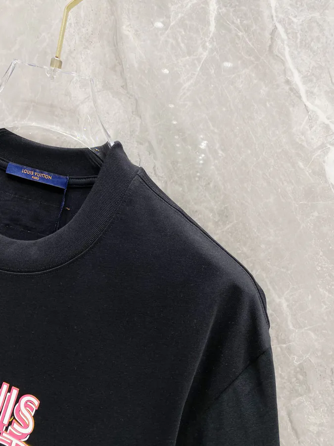 LV 25SS Round Neck T Shirt Classic Color, Modern Style