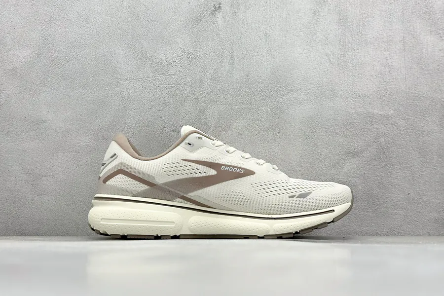 Brooks Ghost 15th Generation Low Top Running Shoes