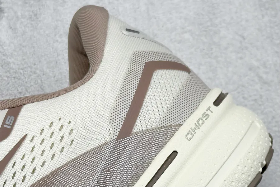 Brooks Ghost 15th Generation Low Top Running Shoes