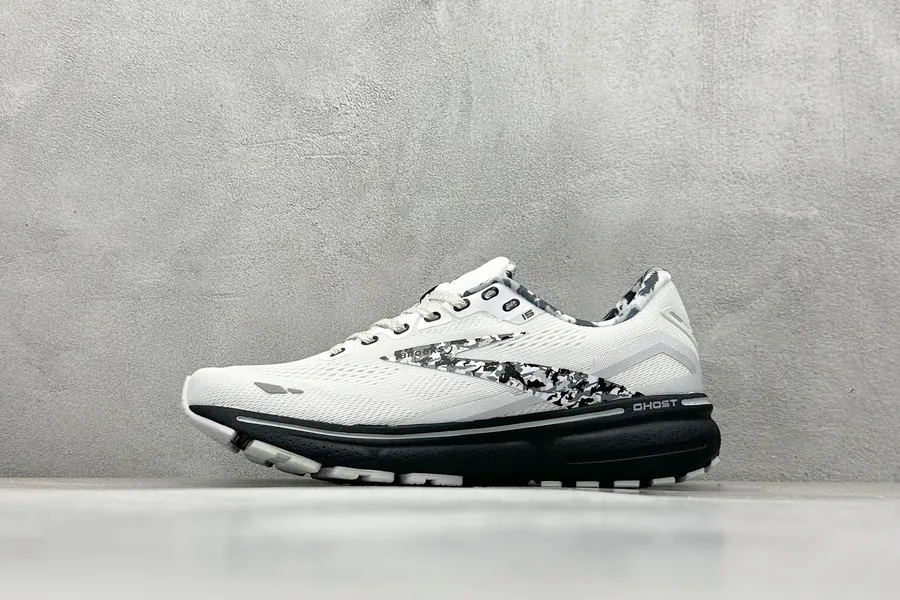 Brooks Ghost 15th Generation Low Top Running Shoes