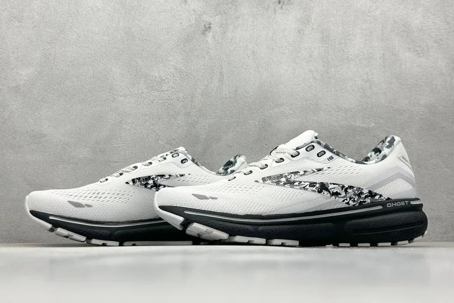 Brooks Ghost 15th Generation Low Top Running Shoes