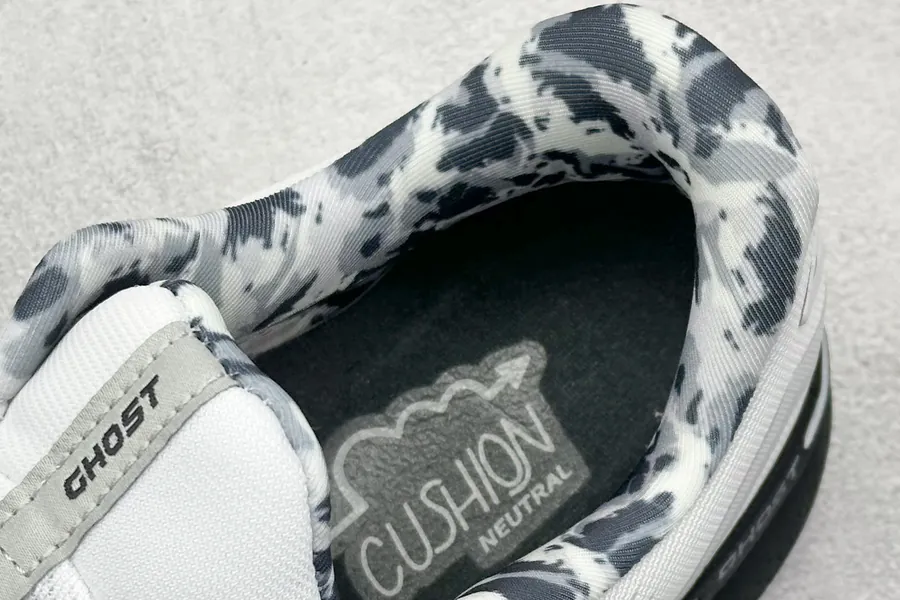 Brooks Ghost 15th Generation Low Top Running Shoes