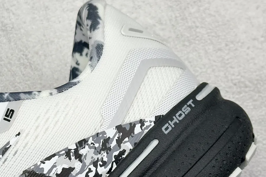 Brooks Ghost 15th Generation Low Top Running Shoes