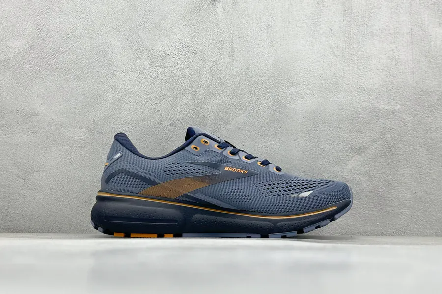 Brooks Ghost 15th Generation Low Top Running Shoes