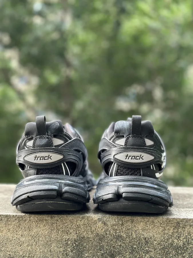 BALENCIAGA Runner Vintage Style, Original Parisian Design