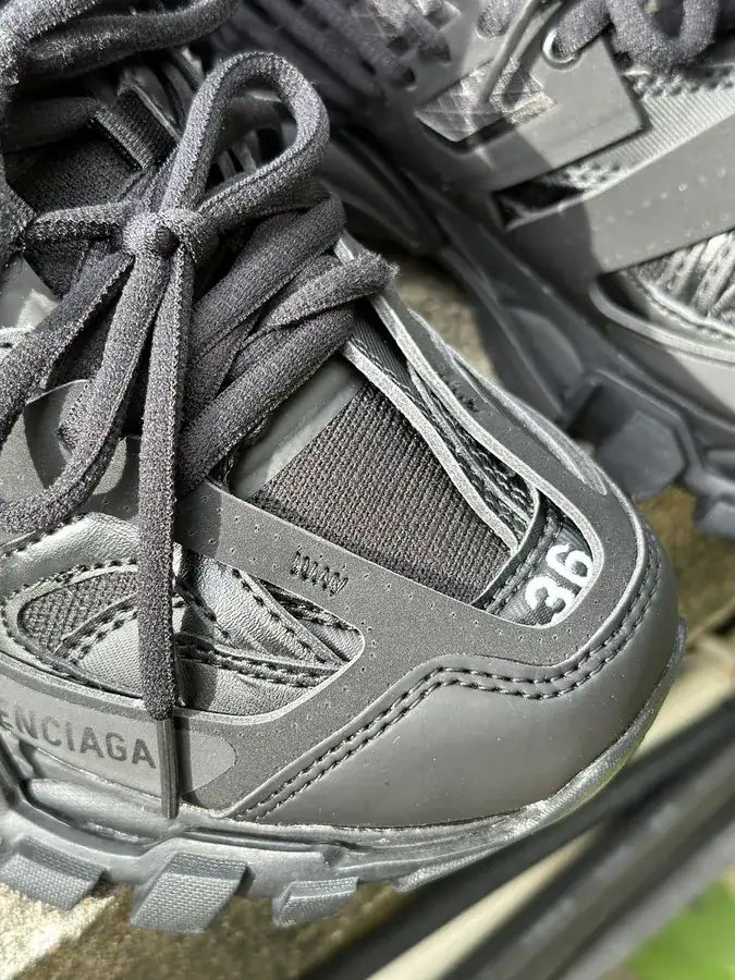 BALENCIAGA Runner Original Parisian Style
