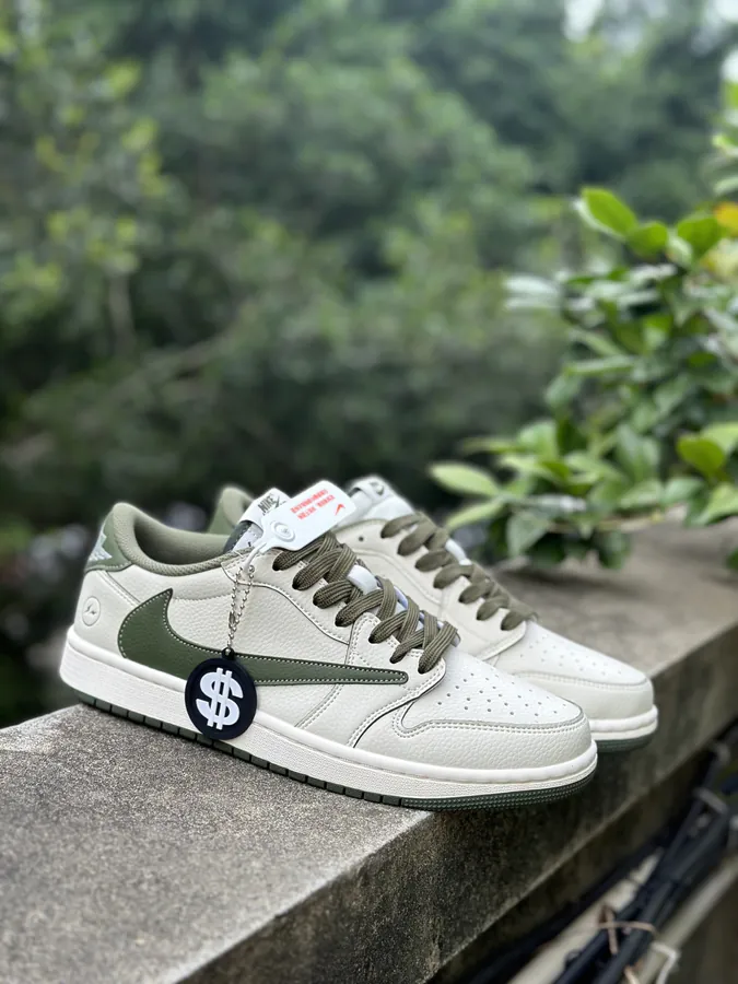 Fragment Design x Jordan 1 Low OG Version