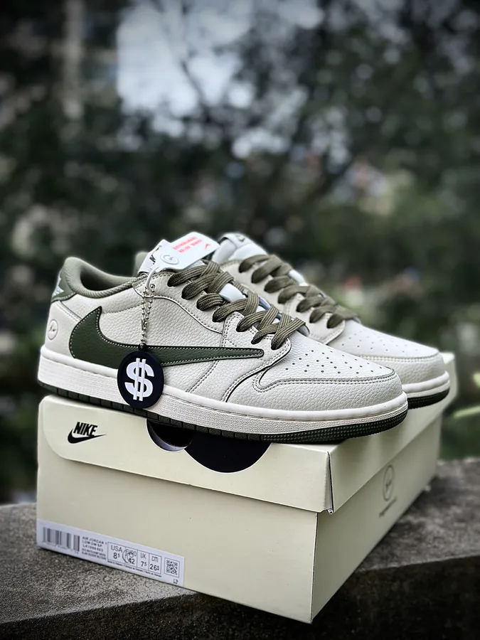 Fragment Design x Jordan 1 Low OG Version