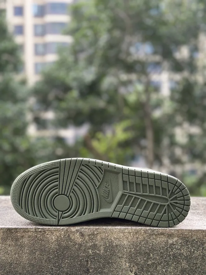 Fragment Design x Jordan 1 Low OG Version