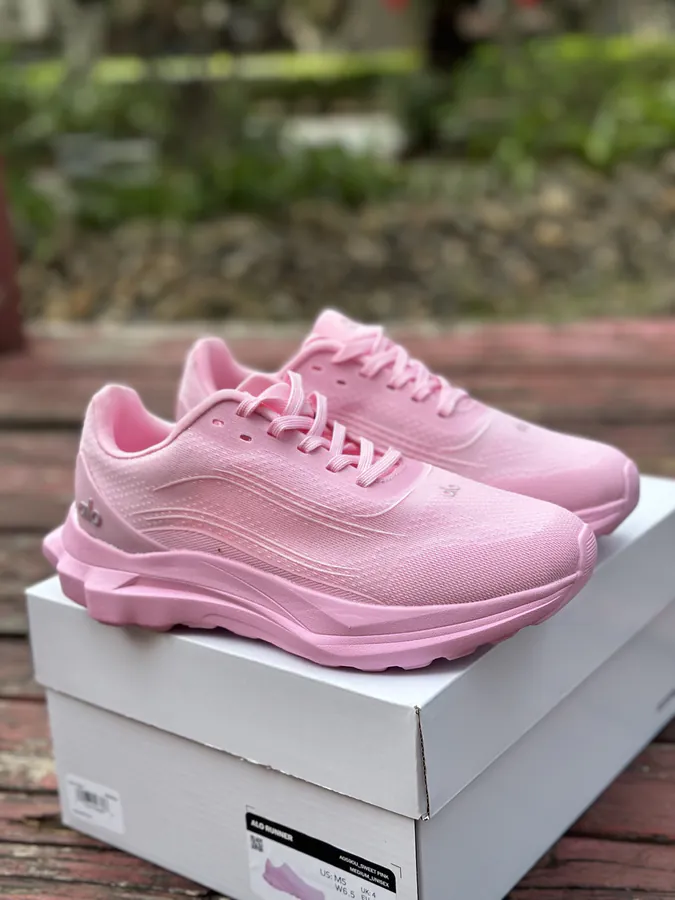 Alo Yoga Alo Runner Low Top Running Shoes Sweet Pink