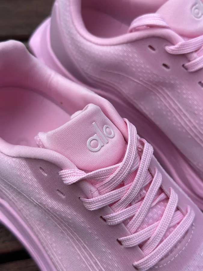 Alo Yoga Alo Runner Low Top Running Shoes Sweet Pink