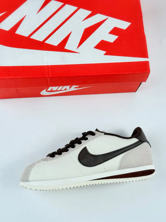 Nike Classic Cortez SE Classic Fit