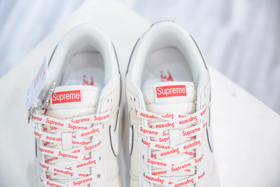 Nike SB Dunk Low x Supreme SUP White Red