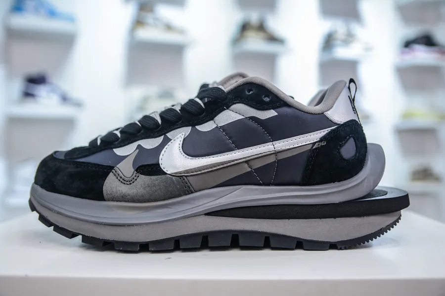 Sacai x NK VaporWaffle Premium Edition