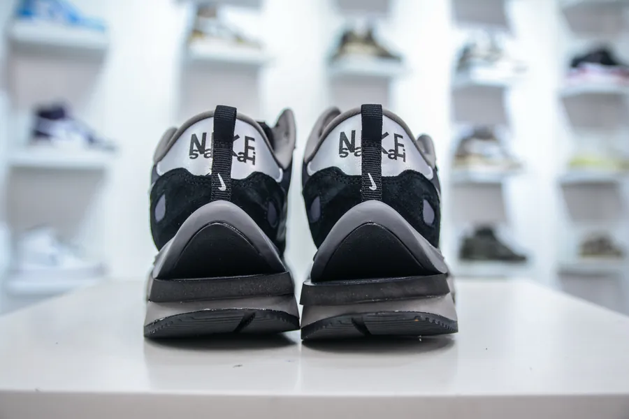 Sacai x NK VaporWaffle Premium Edition