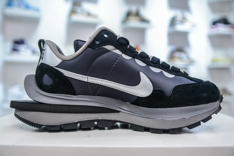 Sacai x NK VaporWaffle Premium Edition