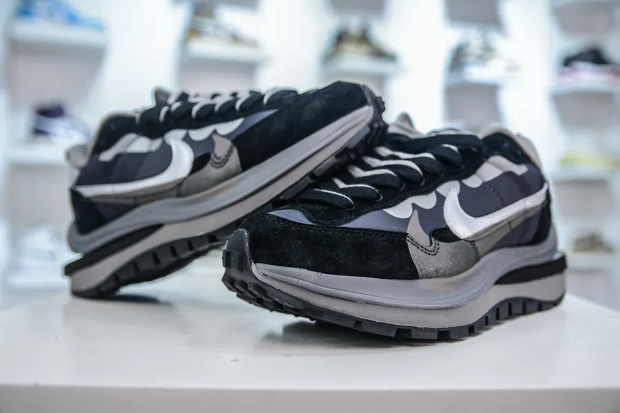 Sacai x NK VaporWaffle Premium Edition