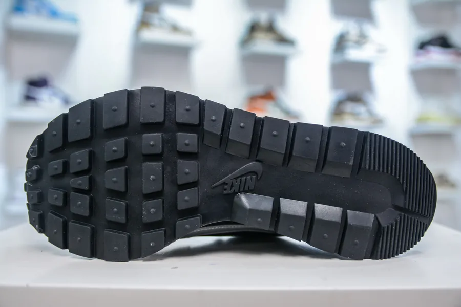 Sacai x NK VaporWaffle Premium Edition