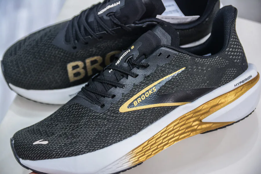 Brooks Hyperion 2 Running Shoes Lightweight and Breathable