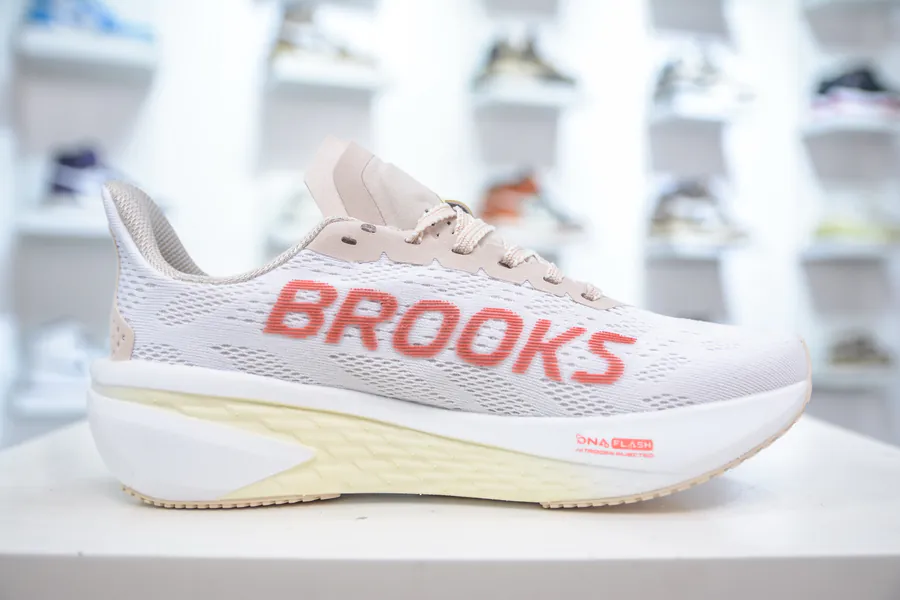 Brooks Hyperion 2 Running Shoes Lightweight and Breathable