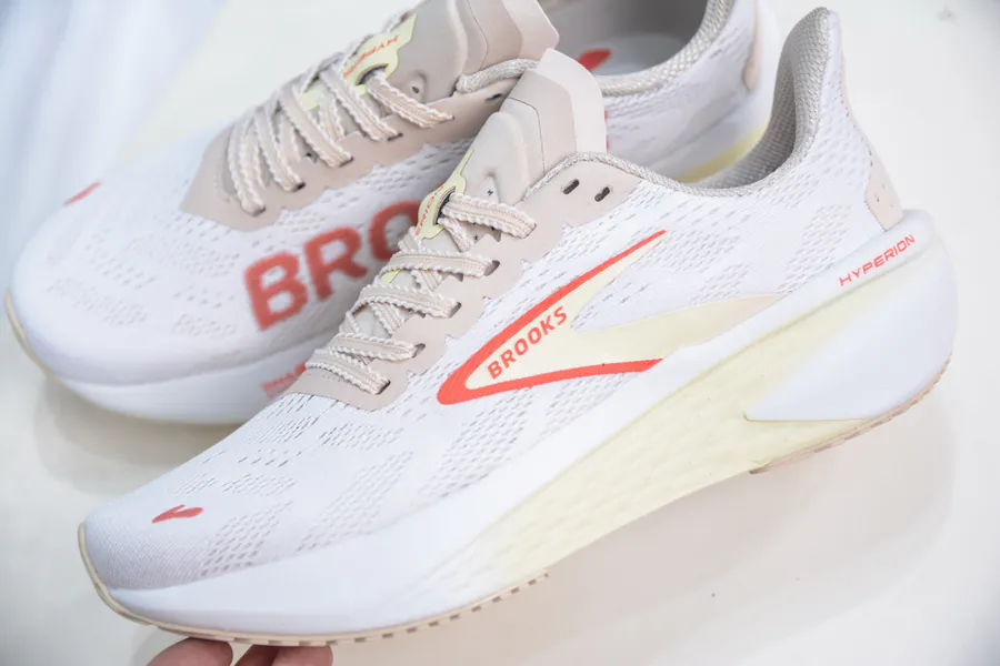 Brooks Hyperion 2 Running Shoes Lightweight and Breathable