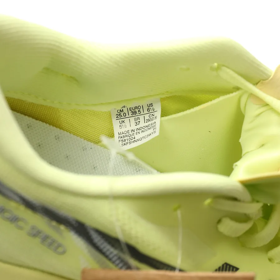 Asics Magic Speed 4 Low Sneaker Light Yellow Black