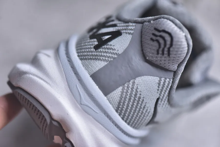 One One Ifton Clifton 9 Professional Running Shoes