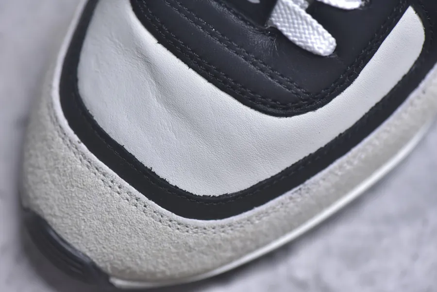 CHANEL 25 Low Top Casual Shoes