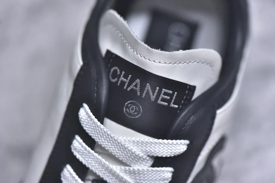 CHANEL 25 Low Top Casual Shoes