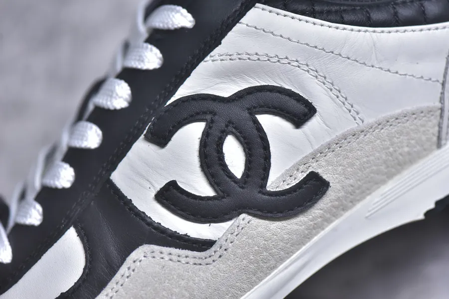 CHANEL 25 Low Top Casual Shoes