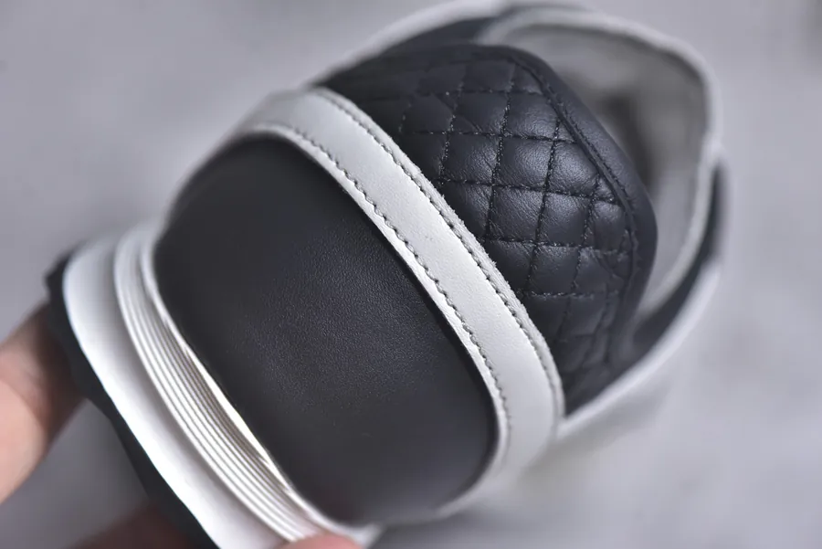 CHANEL 25 Low Top Casual Shoes
