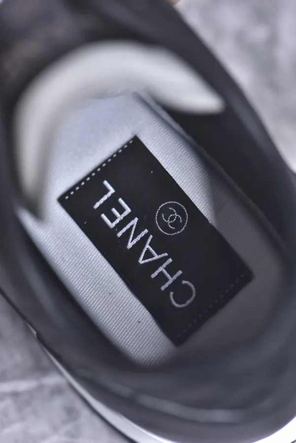 CHA NEY 25 Low Top Sneakers with Retro Design