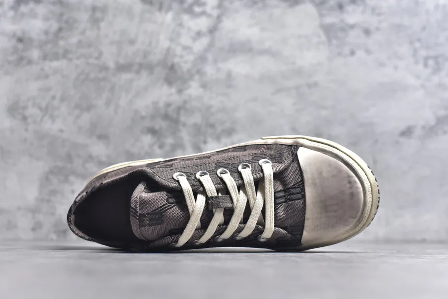 BALENCIAGA Paris Worn Effect Casual Low Top Canvas Sneakers